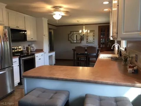 103 Schaar Dr, Dover, OH 44622 photo 2