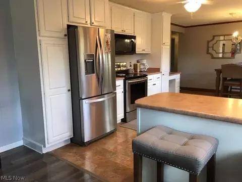 103 Schaar Dr, Dover, OH 44622 photo 3