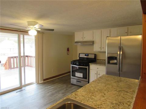 4047 Elyria Ave, Lorain, OH 44055 photo 5