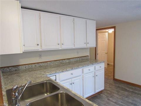 4047 Elyria Ave, Lorain, OH 44055 photo 2