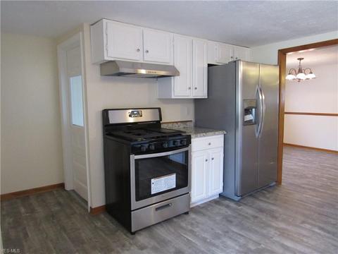 4047 Elyria Ave, Lorain, OH 44055 photo 9