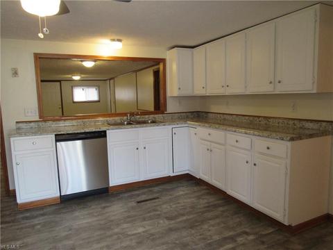 4047 Elyria Ave, Lorain, OH 44055 photo 8