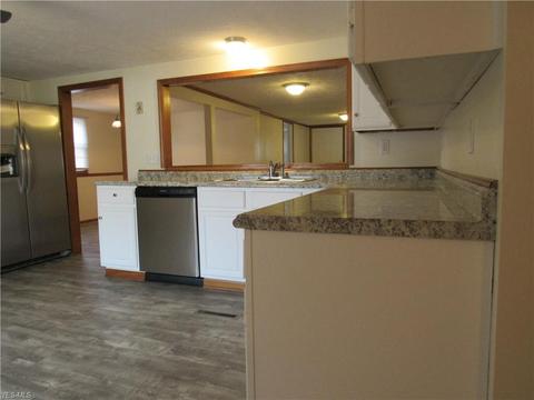 4047 Elyria Ave, Lorain, OH 44055 photo 7