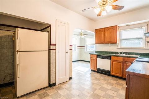 6728 State Rd, Parma, OH 44134 photo 4