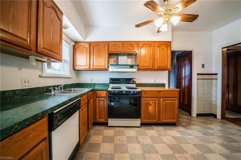 6728 State Rd, Parma, OH 44134 photo 3