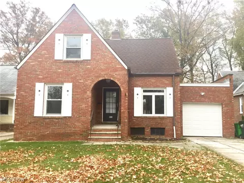 411 E 266th St, Euclid, OH 44132 photo 2