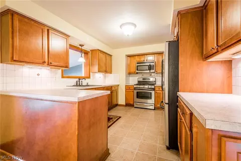 608 Valleyview Ave NW, Canton, OH 44708 photo 5