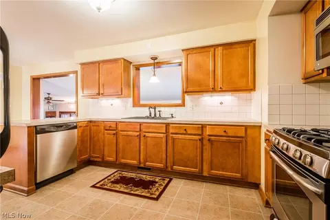 608 Valleyview Ave NW, Canton, OH 44708 photo 4