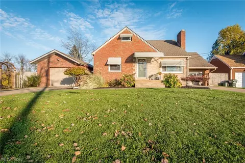 608 Valleyview Ave NW, Canton, OH 44708 photo 1