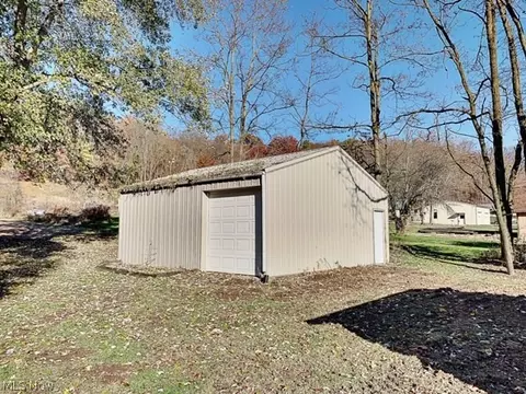3002 Barnhill Rd, Midvale, OH 44653 photo 3