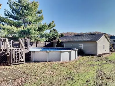 3002 Barnhill Rd, Midvale, OH 44653 photo 4