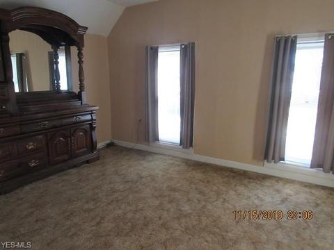 5423 Fort Ave, Ashtabula, OH 44004 photo 5