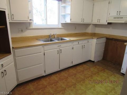 5423 Fort Ave, Ashtabula, OH 44004 photo 2