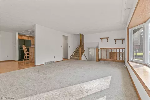 6039 Harrison St, Mentor, OH 44060 photo 5