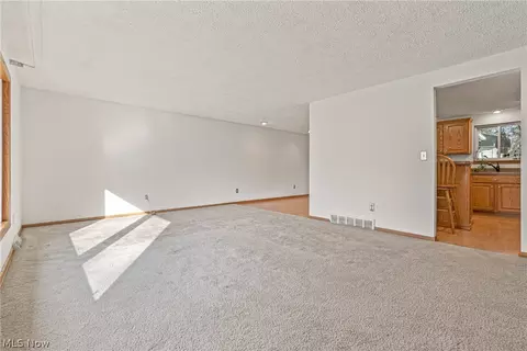 6039 Harrison St, Mentor, OH 44060 photo 6