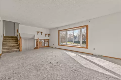6039 Harrison St, Mentor, OH 44060 photo 4
