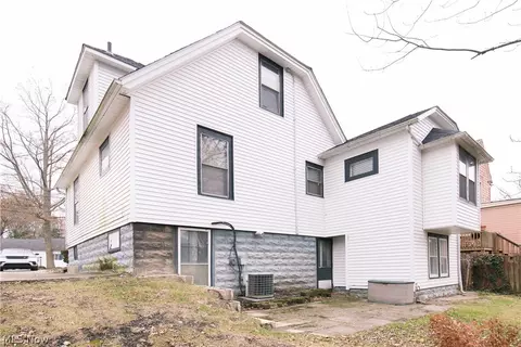 1143 E River St, Elyria, OH 44035 photo 4