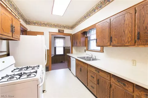 1143 E River St, Elyria, OH 44035 photo 6