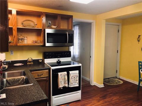 3847 Lake Ave, Ashtabula, OH 44004 photo 2