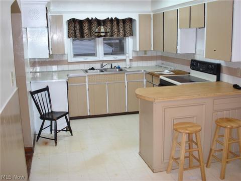 489 Maplewood Ave, Struthers, OH 44471 photo 3