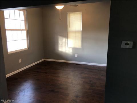 2153 E 30th St, Lorain, OH 44055 photo 4