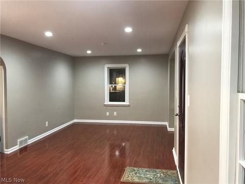 644 Fair St, Berea, OH 44017 photo 3