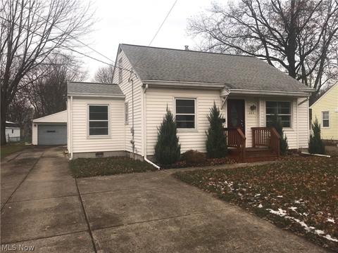 644 Fair St, Berea, OH 44017 photo 1
