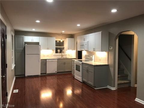 644 Fair St, Berea, OH 44017 photo 2