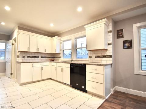 4206 Maplecrest Ave, Parma, OH 44134 photo 4
