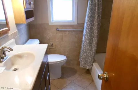 1830 E 298th St, Wickliffe, OH 44092 photo 9