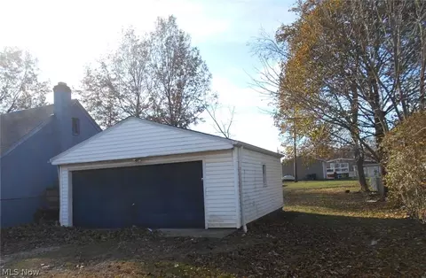 1830 E 298th St, Wickliffe, OH 44092 photo 3