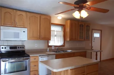 1830 E 298th St, Wickliffe, OH 44092 photo 6