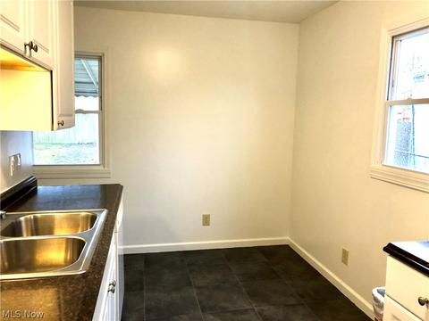 331 Brandtson Ave, Elyria, OH 44035 photo 5