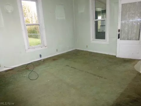 216 Henderson St, Barnesville, OH 43713 photo 4