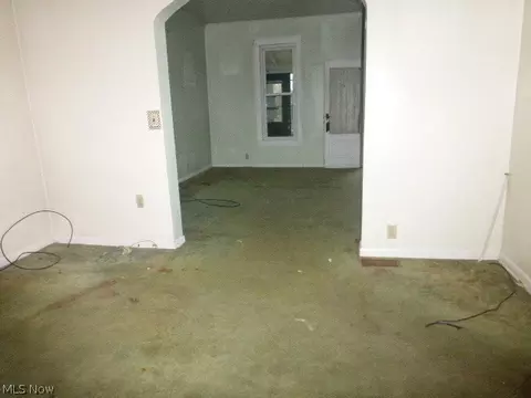 216 Henderson St, Barnesville, OH 43713 photo 2