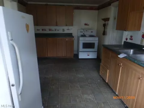 216 Henderson St, Barnesville, OH 43713 photo 6