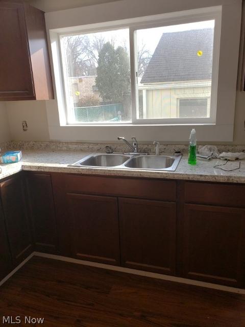 503 Eastern Heights Blvd, Elyria, OH 44035 photo 4