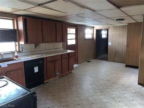5569 Edmonds Rd, Bellevue, OH 44811 photo 3