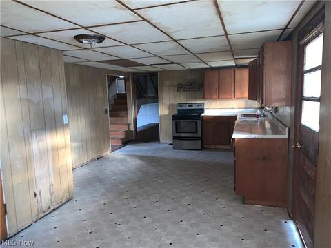 5569 Edmonds Rd, Bellevue, OH 44811 photo 2
