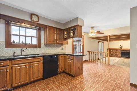 4831 Sandy Hook Dr, Parma, OH 44134 photo 9