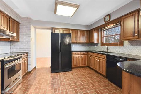 4831 Sandy Hook Dr, Parma, OH 44134 photo 8