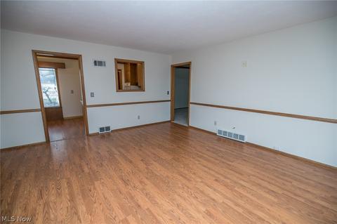 243 Wayne Dr, Berea, OH 44017 photo 4