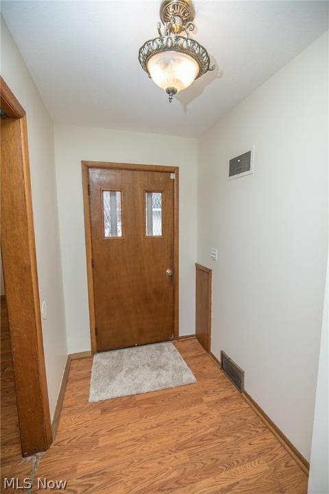 243 Wayne Dr, Berea, OH 44017 photo 3