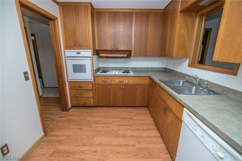 243 Wayne Dr, Berea, OH 44017 photo 8