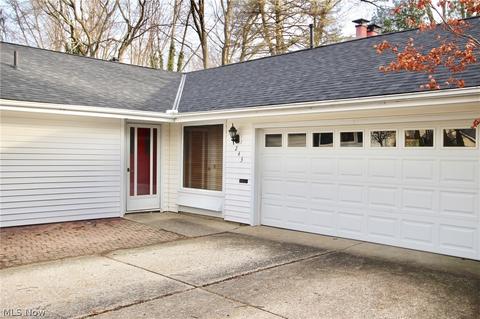 243 Wayne Dr, Berea, OH 44017 photo 2