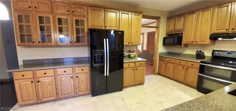 6930 Buckhorn Dr NW, Canton, OH 44708 photo 4