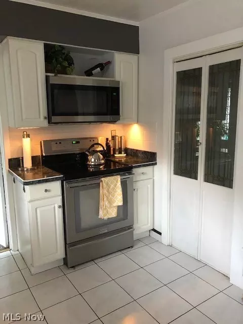 317 5th St, Elyria, OH 44035 photo 10