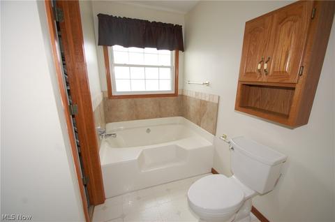 8010 Hunters Cv, Boardman, OH 44512 photo 10
