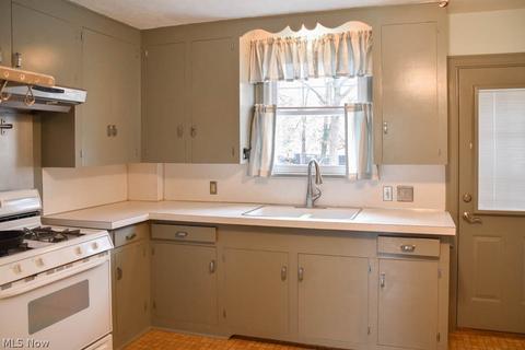1801 Broad Ave NW, Canton, OH 44708 photo 5