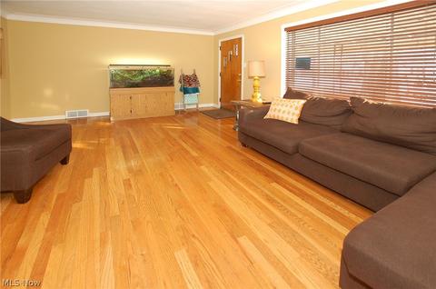 2428 Keystone Rd, Parma, OH 44134 photo 9